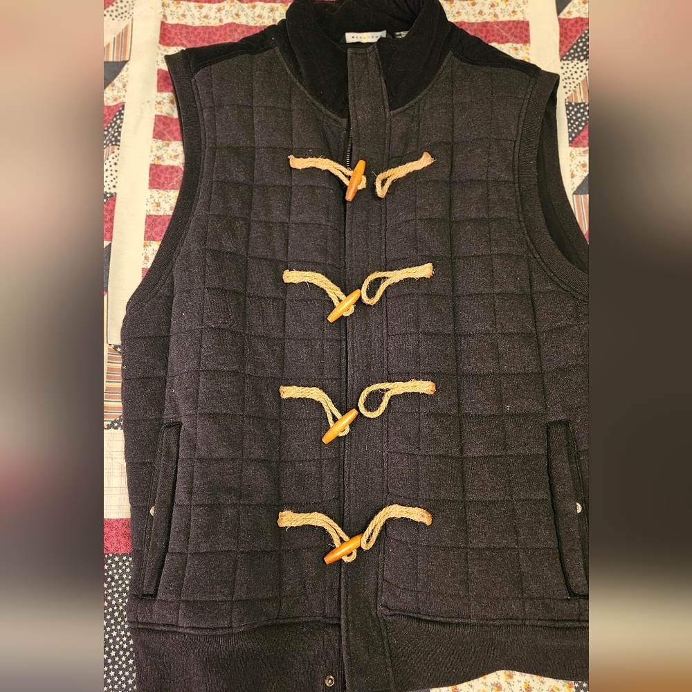 Sean John Men's Black Quilted Vest with Toggle Closures